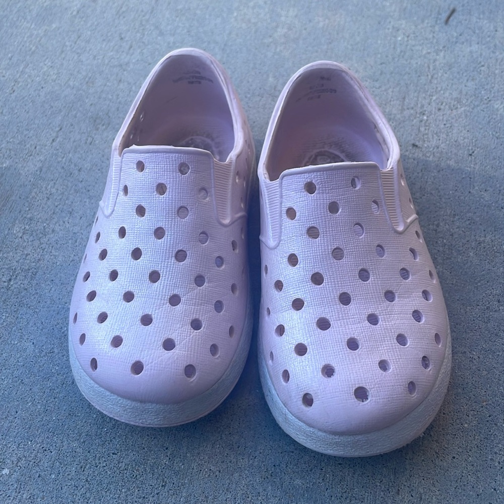 Girls light pink cat and jack water shoes